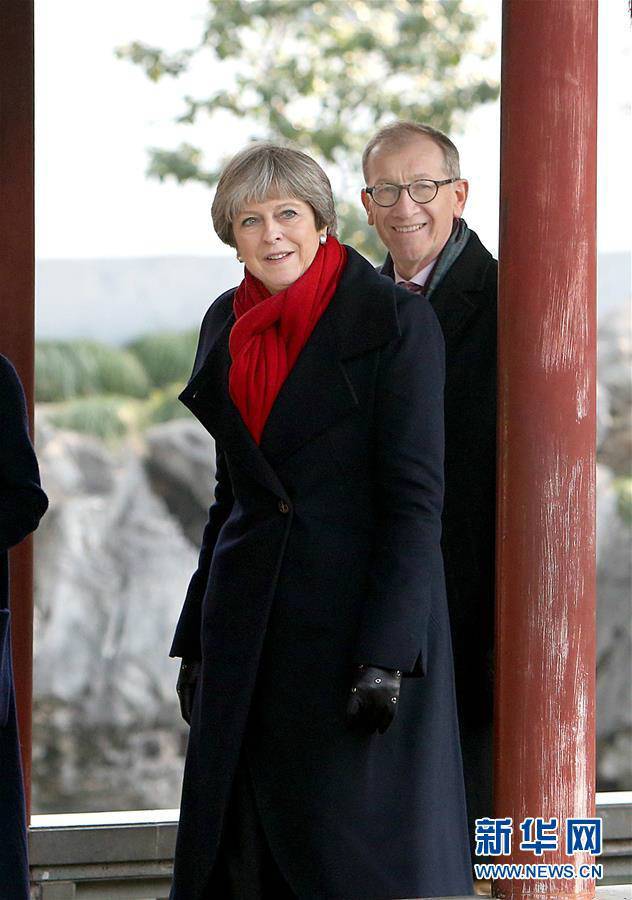 　　2月2日，英国首相特雷莎·梅参观上海豫园。新华社记者 凡军 摄