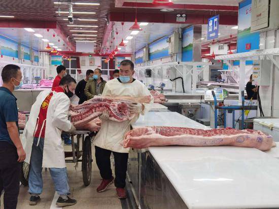北京新发地猪肉批发大厅重开！禁止进口肉类冻品销售