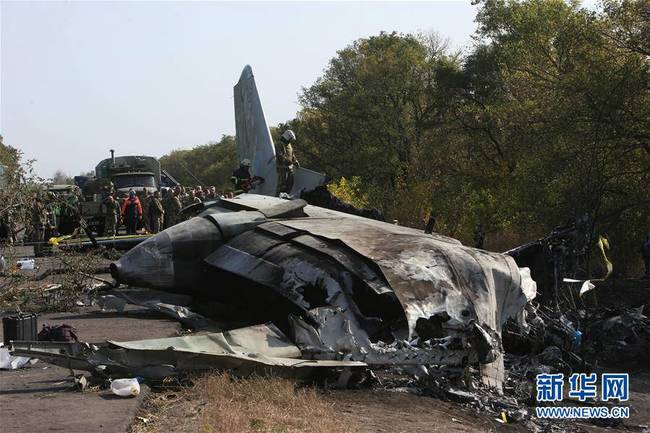 这是9月26日在乌克兰哈尔科夫州拍摄的飞机坠毁现场。 谢尔盖·斯塔拉斯坚科摄