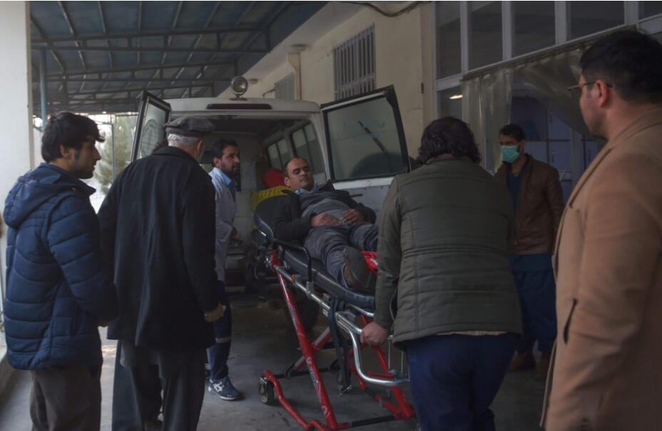 阿富汗首都发生袭击事件致32人死亡