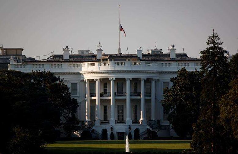 美国总统宣布降半旗哀悼枪击案遇难者
