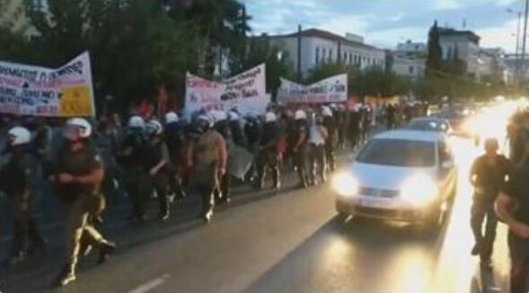 希腊民众抗议蓬佩奥到访