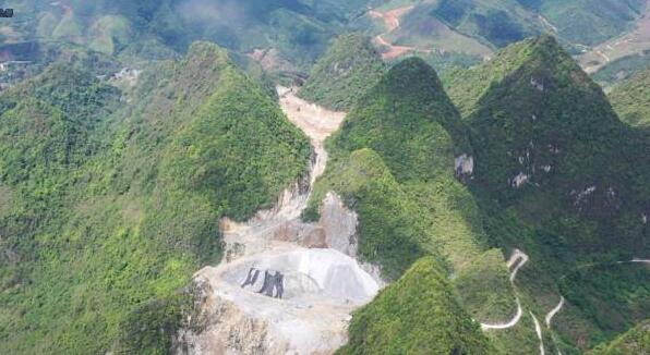 广西凤山岩溶地质公园三级保护区内的良利采石场野蛮开采